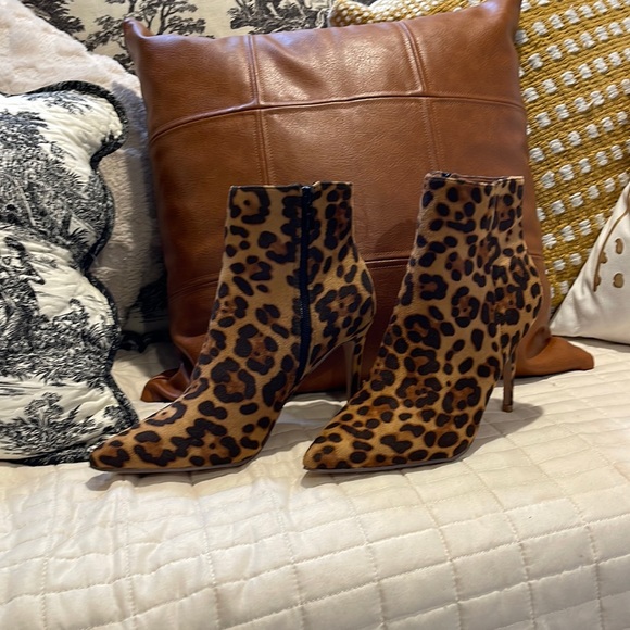 Lulus Shoes - Cheetah print heeled booties